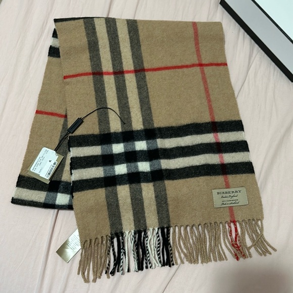 Authentic Burberry Classic Check Cashmere Scarf - Picture 1 of 1
